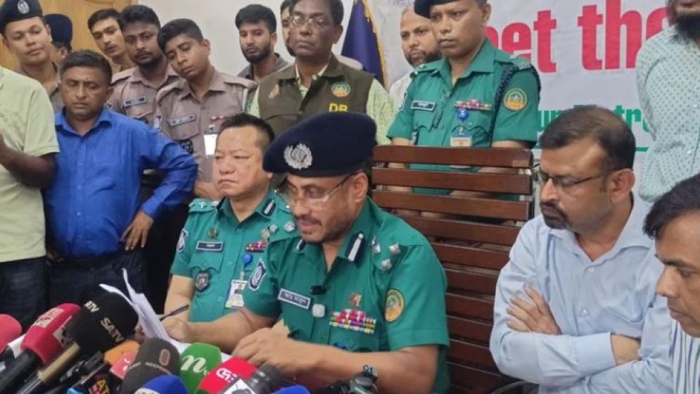 রংপুরের চার খুনে পুলিশের বক্তব্য ঘিরে প্রশ্ন, রহস্য আরও ঘনীভূত