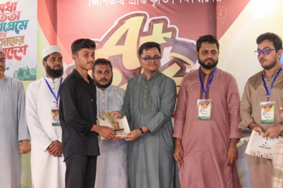 জিপিএ-৫ প্রাপ্ত শিক্ষার্থীদের সংবর্ধনা দিলো ছাত্রশিবির