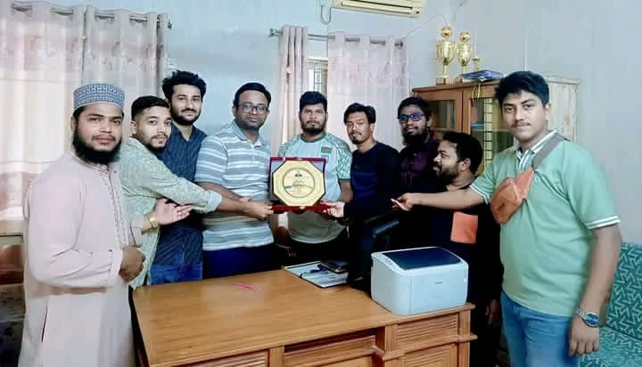 মানবিকতার দৃষ্টান্ত রেখে সাতকানিয়া ছাড়লেন ইউএনও খোন্দকার মাহমুদুল হাসান, অশ্রু আর ভালোবাসায় বিদায় জানালো উপজেলাবাসী