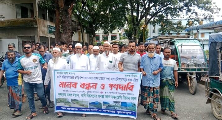 টাঙ্গাইলে কালভার্টের মুখ বন্ধ করে বসতবাড়ি নির্মাণ পানি নিষ্কাশনের দাবিতে স্মারকলিপি প্রদান