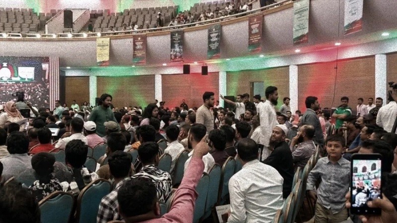 ভুয়া, ভুয়া স্লোগানে মুখর অনুষ্ঠান ভুয়া, ভুয়া স্লোগানে মুখর অনুষ্ঠান