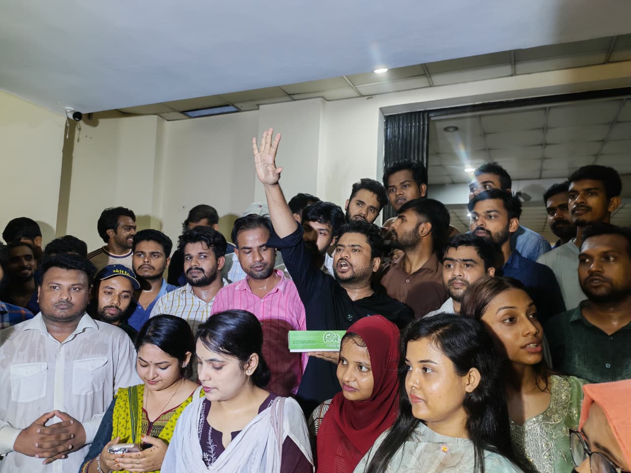 রাকসুর তহবিলের অর্থ আত্মসাতের অভিযোগ, ছাত্রদলের বিক্ষোভ রাকসুর তহবিলের অর্থ আত্মসাতের অভিযোগ, ছাত্রদলের বিক্ষোভ