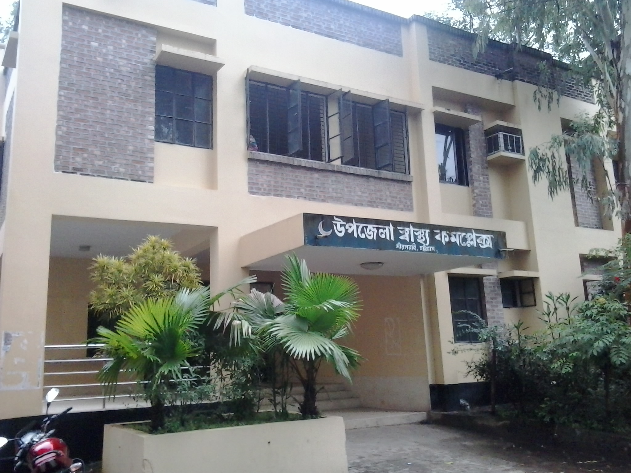 একজন সরকারি হাসপাতালের ডাক্তারের চোখে বাংলাদেশের স্বাস্থ্য ব্যবস্থা