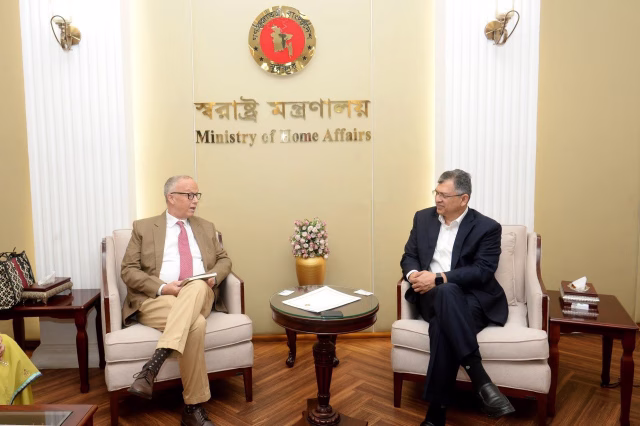 স্বরাষ্ট্রমন্ত্রীর সঙ্গে বৈঠক করেছে আইআরআই প্রতিনিধিদল স্বরাষ্ট্রমন্ত্রীর সঙ্গে বৈঠক করেছে আইআরআই প্রতিনিধিদল