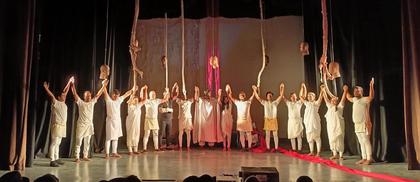 ঢাকা থিয়েটারের ‘নিমজ্জন’: ১ ঘণ্টা ৪০ মিনিটের নিমজ্জিত অভিজ্ঞতা