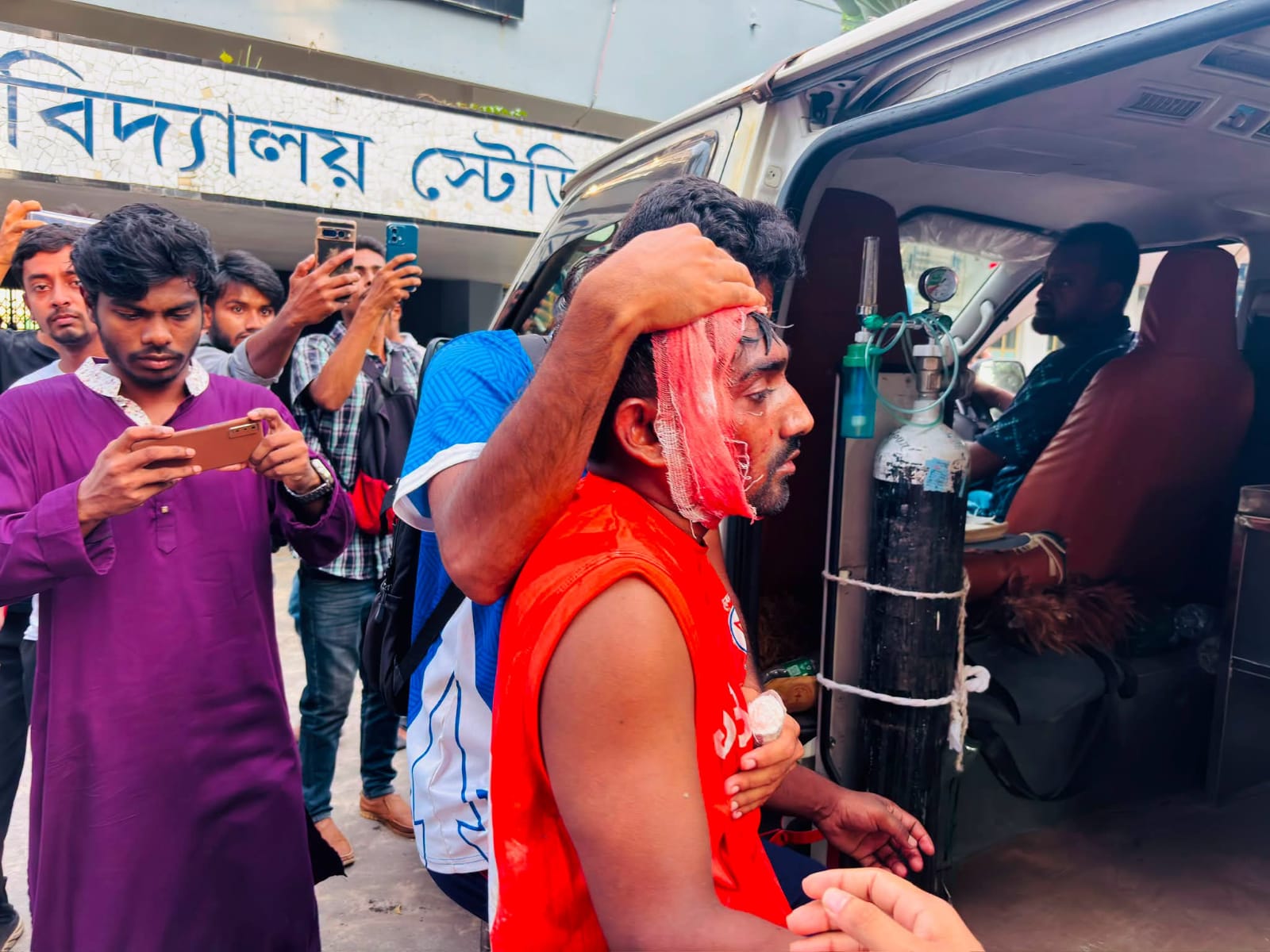 ফুটবল খেলাকে কেন্দ্র করে রাবিতে দুই বিভাগের শিক্ষার্থীদের সংঘর্ষ, আহত ১