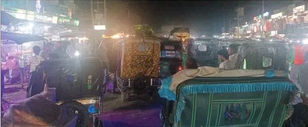 মহাসড়কের জায়গা দখল করে অবৈধ ব্যবসা, জনদুর্ভোগ চরমে