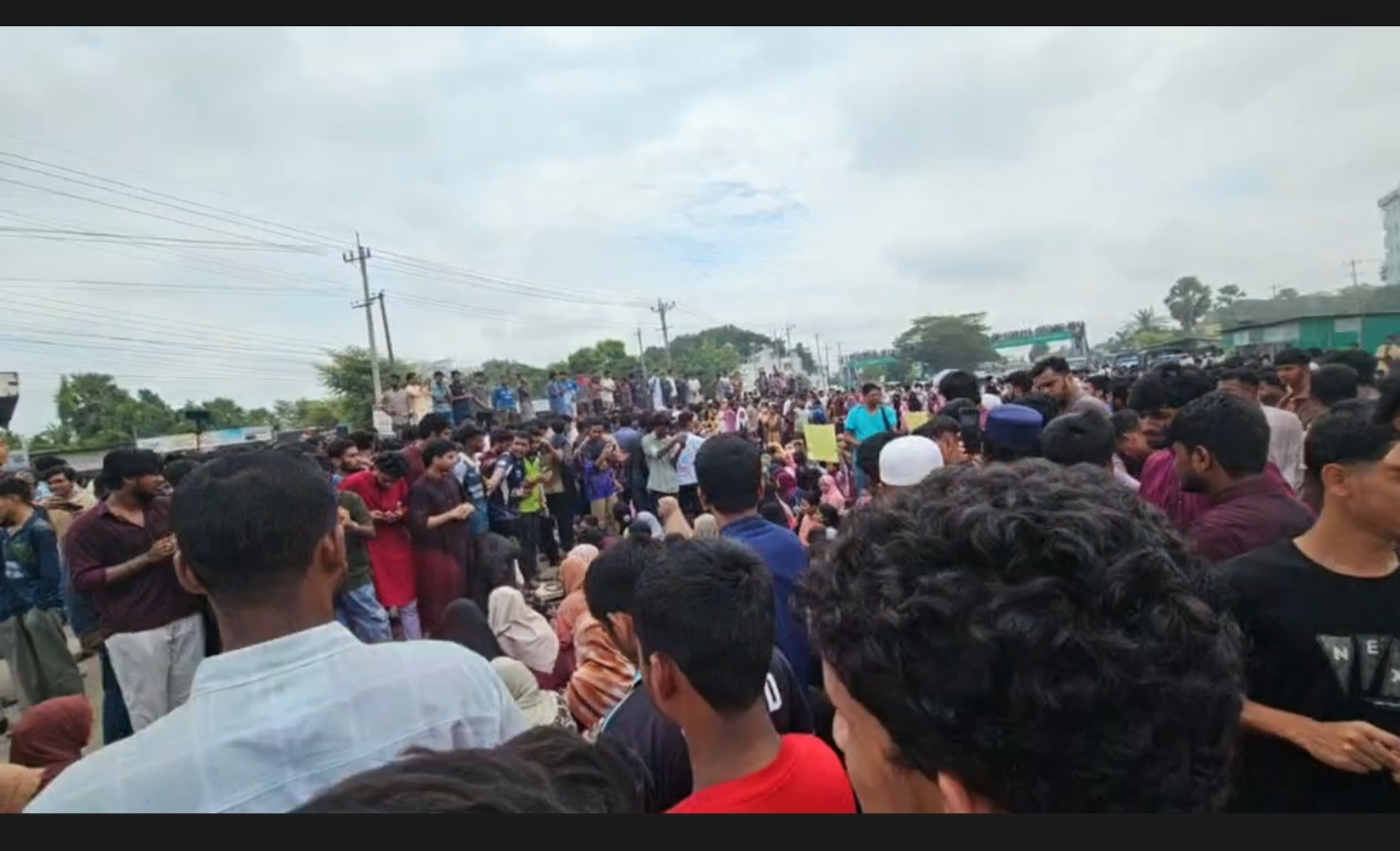 শিশু অপ্রতিমে হত্যার প্রতিবাদে ঢাকা- চট্টগ্রাম মহাসড়ক অবরোধ