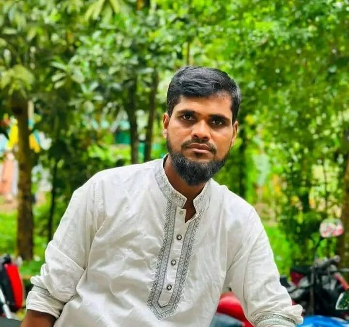 সাতকানিয়ায় ট্রেনের ধাক্কায় অটোরিকশার চালকসহ যাত্রী নিহত, রেল চলাচল বন্ধ
