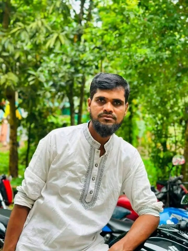 সাতকানিয়ায় ট্রেনের ধাক্কায় অটোরিকশার চালকসহ যাত্রী নিহত, রেল চলাচল বন্ধ