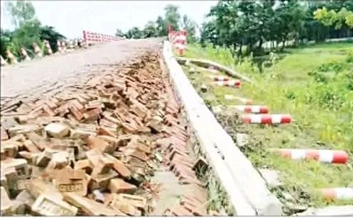উদ্বোধনের আগেই ব্রিজের অ্যাপ্রোচে ধস, ভোগান্তি