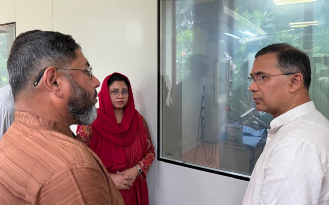 ট্যাংক দুর্ঘটনায় আহত সেনা কর্মকর্তাকে দেখতে সিএমএইচে প্রধানমন্ত্রী