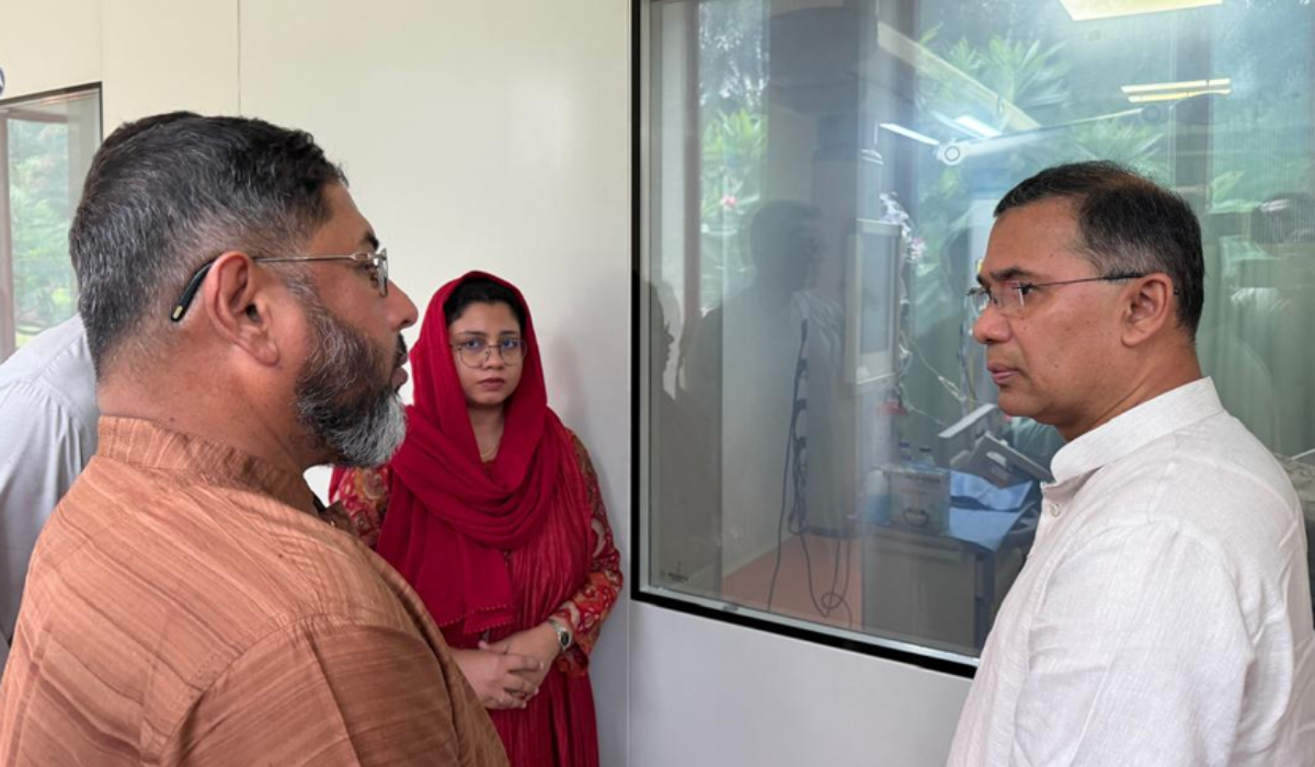 ট্যাংক দুর্ঘটনায় আহত সেনা কর্মকর্তাকে দেখতে সিএমএইচে প্রধানমন্ত্রী ট্যাংক দুর্ঘটনায় আহত সেনা কর্মকর্তাকে দেখতে সিএমএইচে প্রধানমন্ত্রী